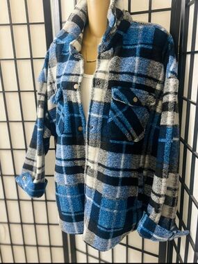 Arizona Jean CO. BLU/BLK/WHT Plaid Button-Up Shacket. NWT* Size: MED